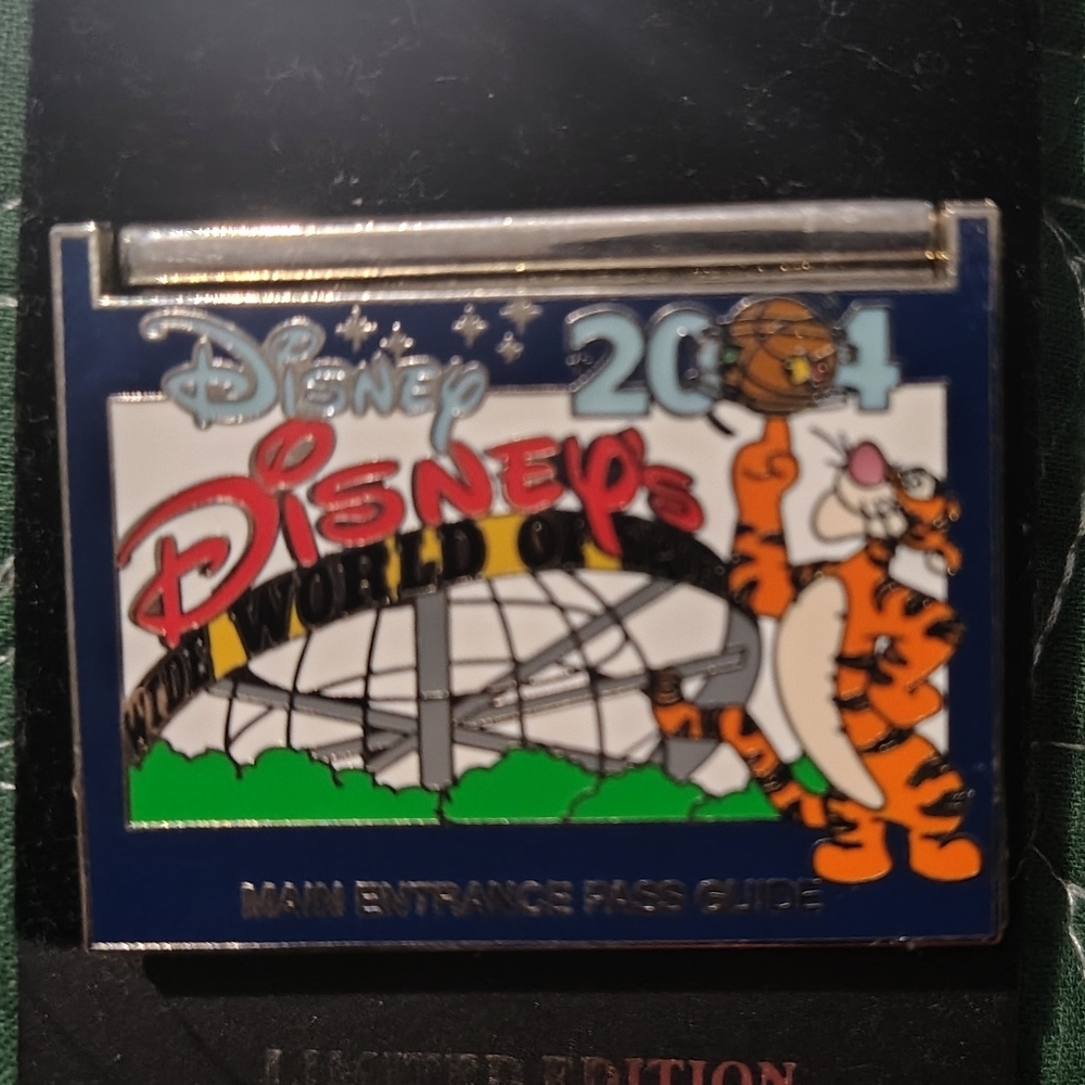 Disney Tigger Cast Pin Party with Insert Pin - Picture 2 of 4